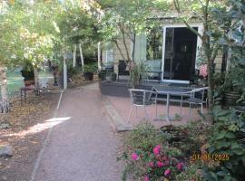 The Bungalow at Nunyara，位于Moyhu的酒店