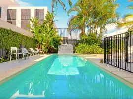 Byron Centre Apartment with Pool