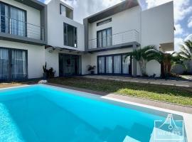 Villa Cottage avec piscine privée, 4 chambres, 25 min Grand Baie，位于Espérance的酒店