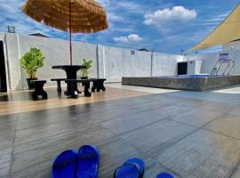 Lapang Tuju Private Pool Homestay，位于双溪大年的酒店