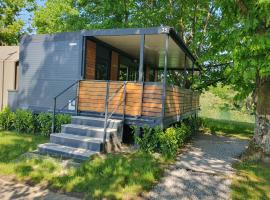 GM House, mobile house near Kolpa river，位于梅特利卡的酒店