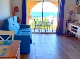 Studio standing classé meublé de tourisme avec terrasse vue mer " les pieds dans l'eau " à Algajola，位于阿尔加约拉的酒店