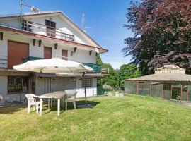 Appartamento immerso nel verde，位于兰佐丁泰尔维的酒店