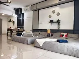 TR12 tulip elmina 5pax Big cinema movie 1 free parking