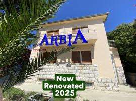 Villas Arbia - Magdalena by the Beach，位于拉布的酒店