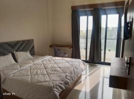Avenaa Hotel Lemon Leaf With Rooftop Pool Udaipur，位于乌代浦的酒店