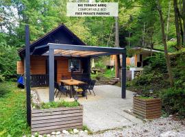 Unique Forest Lodge Bled，位于布莱德的酒店