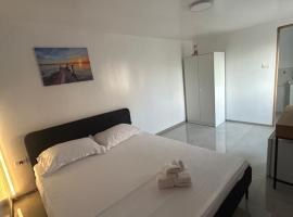 Tiny Hub，位于科斯蒂内什蒂的酒店