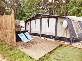Przyczepa GRANDE SOLE na Camping Kormoran，位于赫尔的酒店