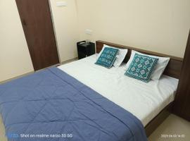 Private Room At Pushpanjali Residency Phase 3 S1 Block Ovale Ghodbunder Road Thane West，位于塞恩的酒店