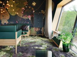 Eriksberg Hotel & Nature Reserve，位于Trensum的带泳池的酒店