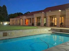 African Crest Guest House，位于弗里尼欣的酒店