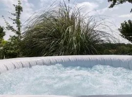 Chambre d'hôte, Jacuzzi ext, piscine ext, Cosy nature avec Grand Salon, wifi, salle de bain, parking