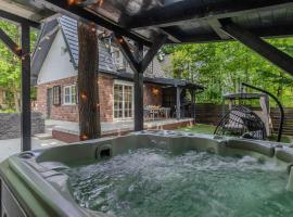 BalChill House With Sauna And Jacuzzi - Happy Rentals，位于鲍洛通塞派兹德的酒店