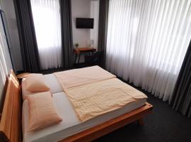 Pilotenunterkunft Fliegerhorst，位于施特劳斯贝格的酒店