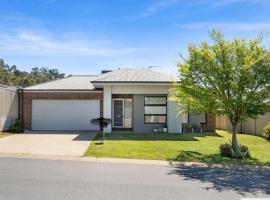 Wodonga Whitebox Rise 3 Bedroom Entire Holiday Home in Cozy Quiet area，位于沃东加的酒店