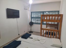 APARTAMENTO INTEIRO 1 dormitório COM AR CONDICIONADO NO BOQUEIRÃO，位于桑托斯的酒店