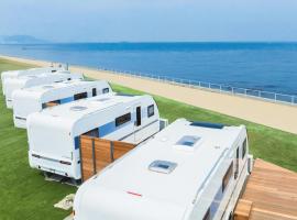 Aquaignis Awaji Island TRAILER PARK，位于淡路的酒店