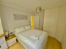 Heathrow Airport Accommodation，位于斯坦斯的酒店