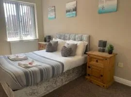 St Annes Apartment 4 - Sleeps 6 - Free Parking