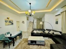 Luxury 2 Bedroom Apartment with - 24hrs POWER, Security, Wi-Fi，位于莱基的酒店