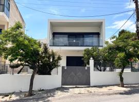Ground-Floor Studio Apartment，位于新马尔马拉斯的酒店