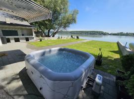 Beli Dvor na Dunavu，位于Kovin的带热水浴缸的酒店