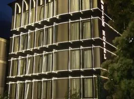 Rich Hotel