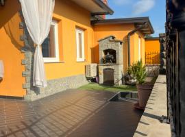 Summer house with terrace and private parking，位于科佩尔的酒店