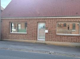 Charmante maison de campagne，位于Gouzeaucourt的酒店