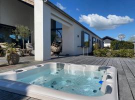 Villa med jacuzzi，位于Hørning的酒店