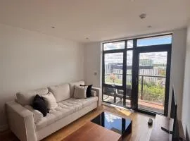 1-Bedroom Apartment with Private Balcony near Overground