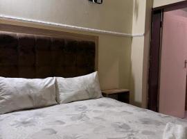 The Queens Hotel，位于金伯利金伯利机场 - KIM附近的酒店