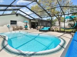 Largo Pool Retreat 1 Mile to Beach