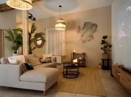 Loveroom La Villa Lova avec spa privé et pièce secrète