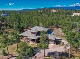 Pikes Peak View - Mtn Home in Colorado Springs!，位于Gleneagle的酒店