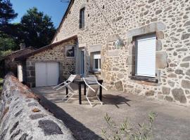 Gîte et chambre d'hôtes Les Authentiques，位于Saint-Estèphe的酒店