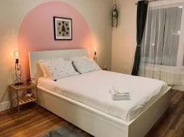 Downtown Oasis with a Balcony, Family-Friendly, WiFi