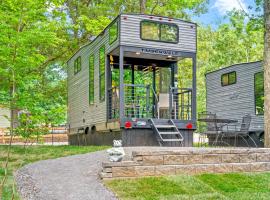 Glamping at KY Lake - 1min from Carper Cove，位于Springville的酒店