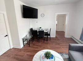 Sunny quiet private room，位于福尔里弗的酒店