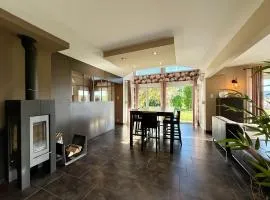 Le Jardin de Rose et Capucine, piscine et jardin avec terrasse