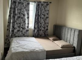 Relaxing Townhouse Room with Fast Toronto Access，位于多伦多的酒店
