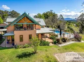 Bellingen at its best! Views, privacy & pool.