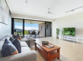 Superb Waterfront Lagoon Views & Balcony Relaxing