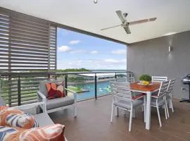 Vibrant Waterfront Lagoon Views walk to Cafes & BBQ