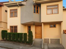 Casa en urbanización Cuenca，位于昆卡的酒店