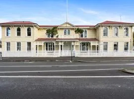 Historic Waterfront Apartment - Ashton House