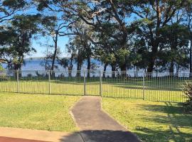 Peaceful Waterfront, wheelchair accessible - Stunning Location for Family Holiday，位于圣殿海岬的酒店