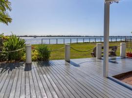 Picturesque Water Views，位于Sandstone Point的酒店