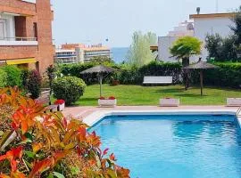 Simpático piso con 2 piscinas y vistas al mar
